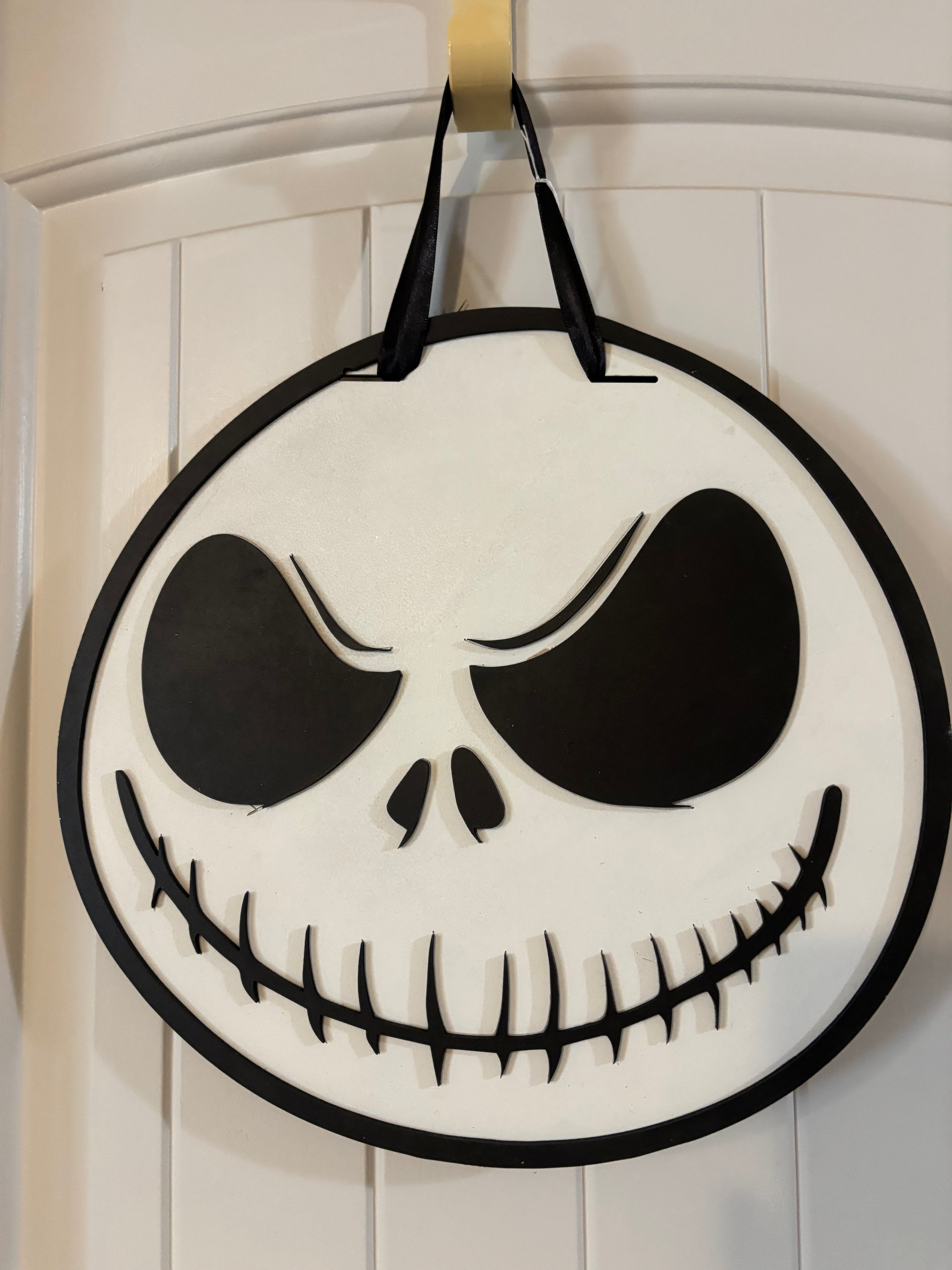 Door Hanger Halloween face in white and black 10 inch