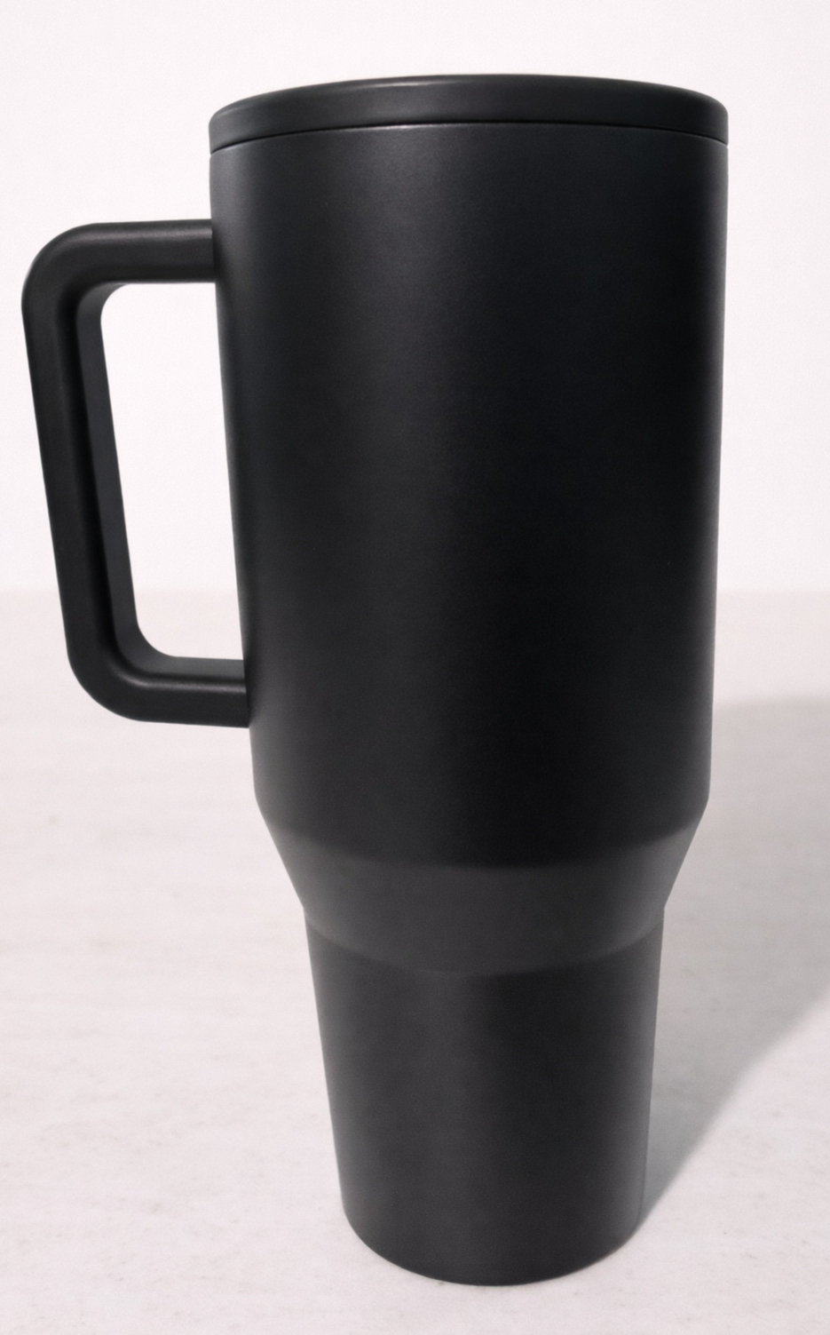 Tumbler 32 Ounce in Black with a Handle